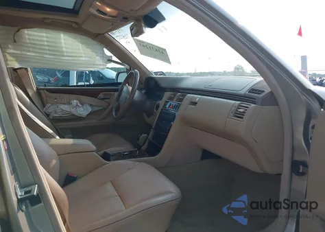 2002 Mercedes-Benz E-Class z USA, uszkodzony, nr VIN WDBJF83J92X070031